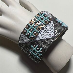 Chic Beaded Bracelet with Silver and Blue Accents